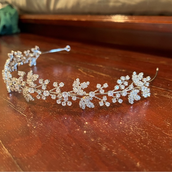 Lucky Collections Rhinestone Headband - Picture 2 of 5